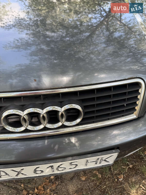 Седан Audi A4 2001 в Чугуеве