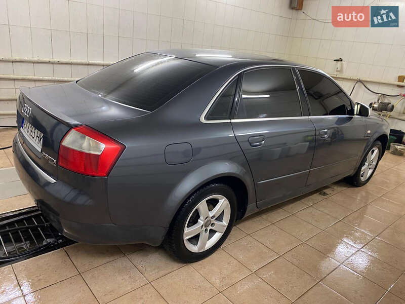 Седан Audi A4 2001 в Чугуеве