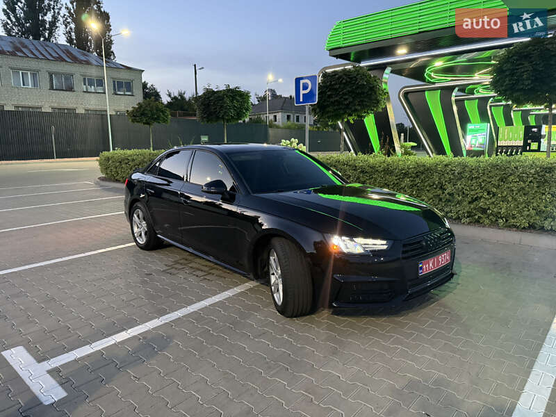 Седан Audi A4 2018 в Киеве