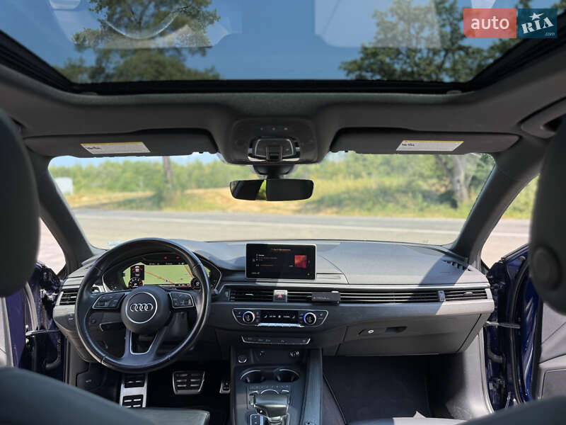 Седан Audi A4 2019 в Ужгороді