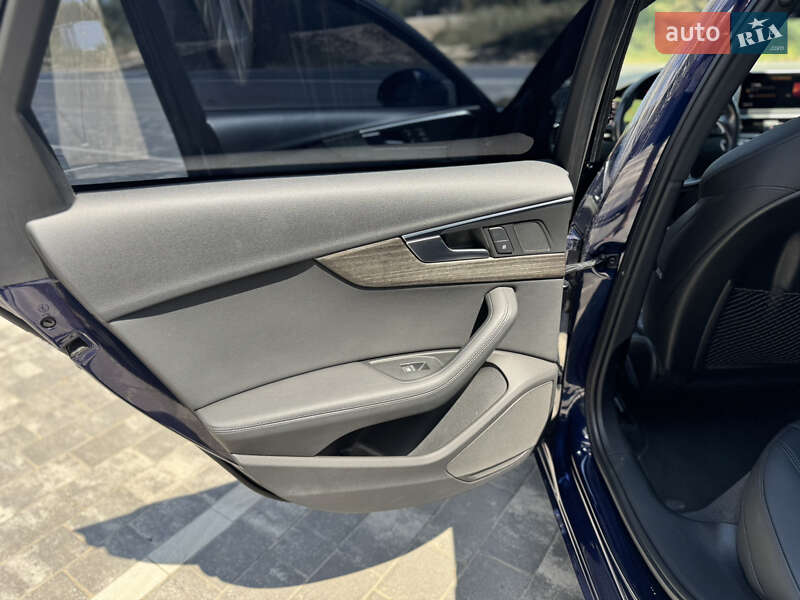 Седан Audi A4 2019 в Ужгороді