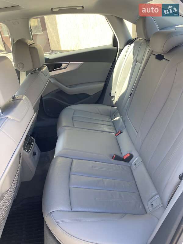 Седан Audi A4 2016 в Львові