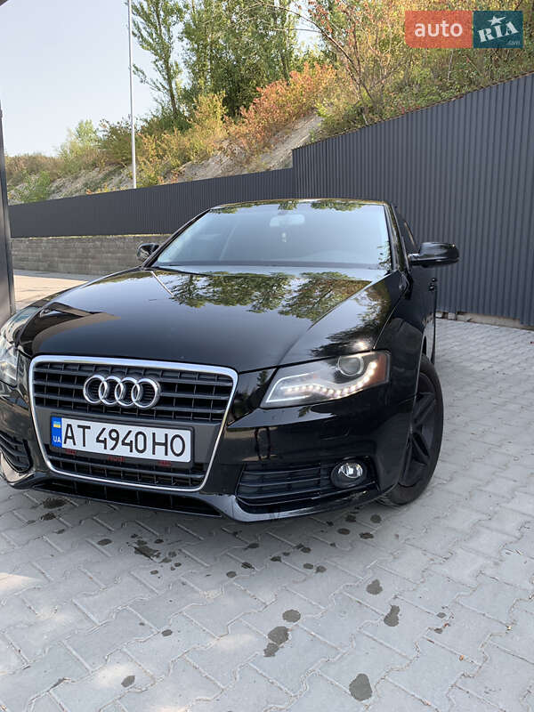 Седан Audi A4 2010 в Галиче
