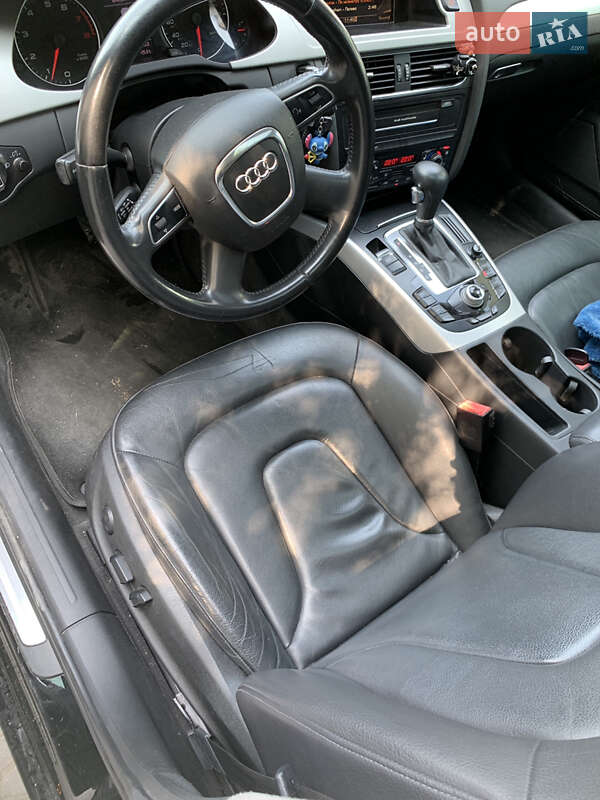 Седан Audi A4 2010 в Галиче