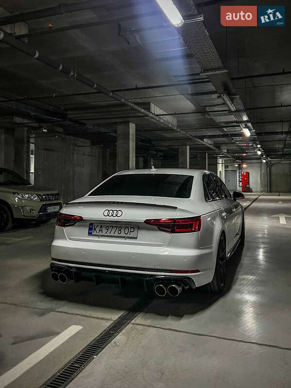 Седан Audi A4 2015 в Києві