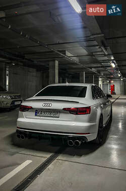 Седан Audi A4 2015 в 