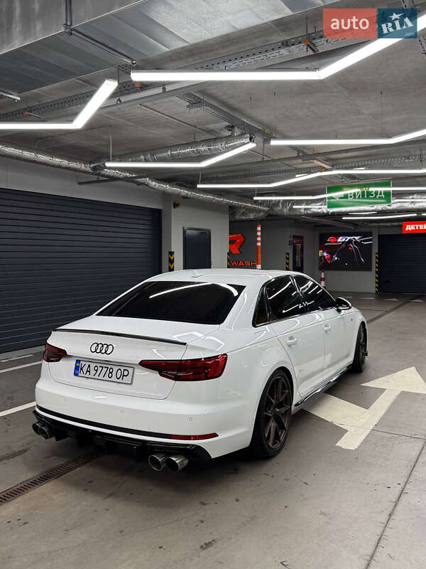 Седан Audi A4 2015 в Києві
