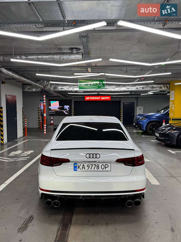 Седан Audi A4 2015 в Києві