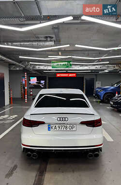 Седан Audi A4 2015 в 