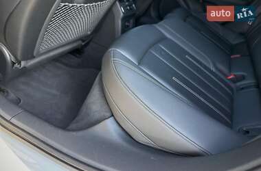 Седан Audi A4 2021 в 