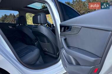 Седан Audi A4 2021 в 