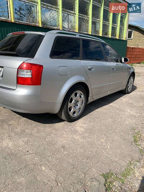 Универсал Audi A4 2003 в Остроге