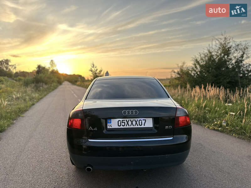 Седан Audi A4 2004 в Городке
