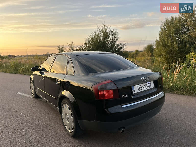 Седан Audi A4 2004 в Городке