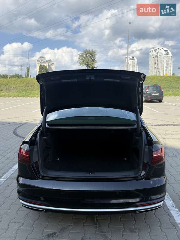 Седан Audi A4 2020 в Киеве