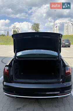 Седан Audi A4 2020 в 