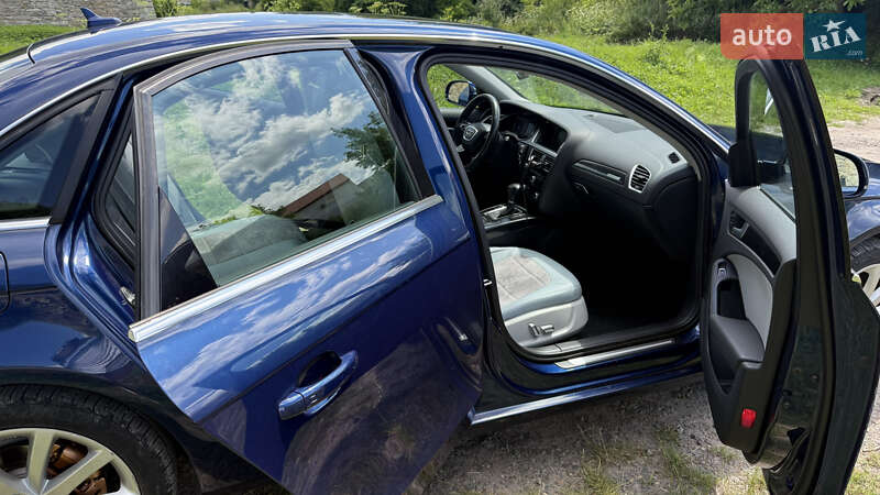 Седан Audi A4 2012 в Золочеве