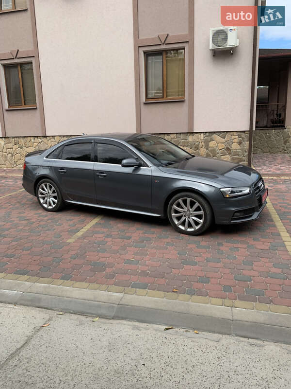 Седан Audi A4 2014 в Вараше