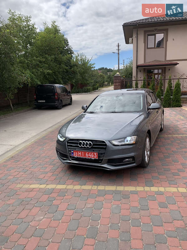 Седан Audi A4 2014 в Вараше