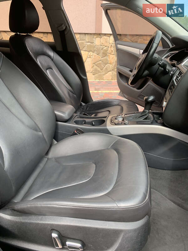 Седан Audi A4 2014 в Вараше