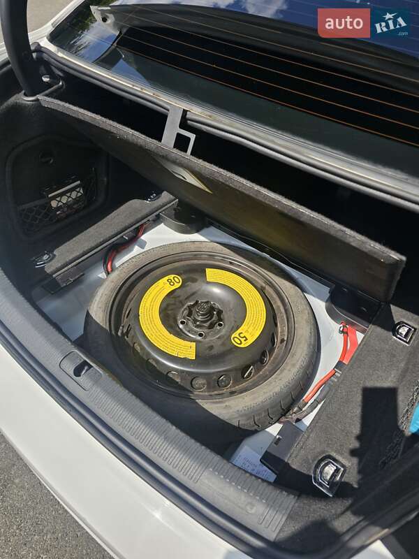 Седан Audi A4 2015 в Киеве