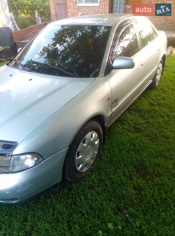 Седан Audi A4 1998 в Ярмолинцах