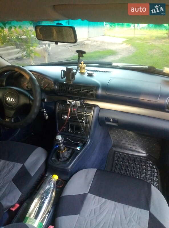 Седан Audi A4 1998 в Ярмолинцах