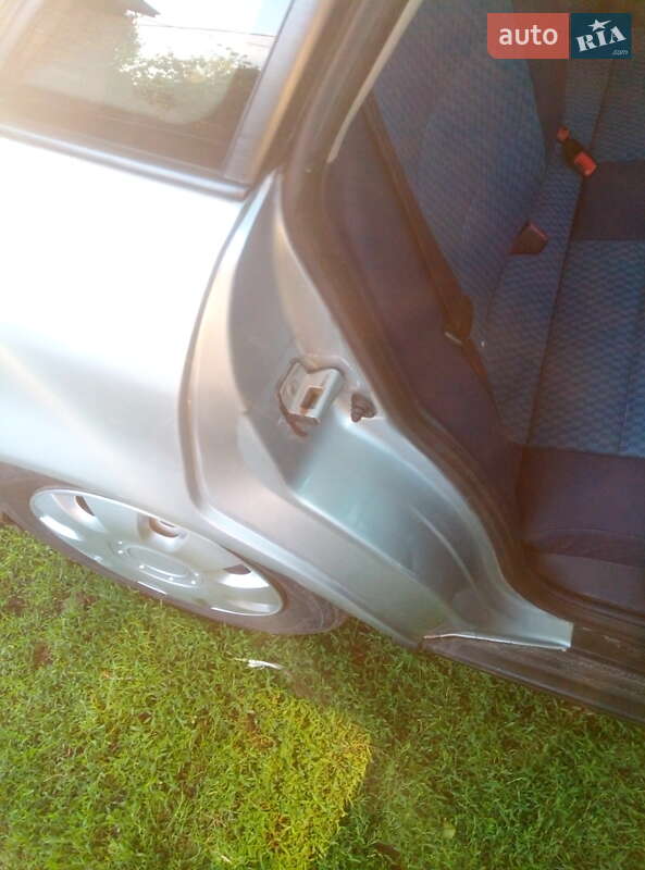 Седан Audi A4 1998 в Ярмолинцах