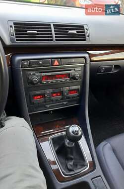 Седан Audi A4 2001 в 