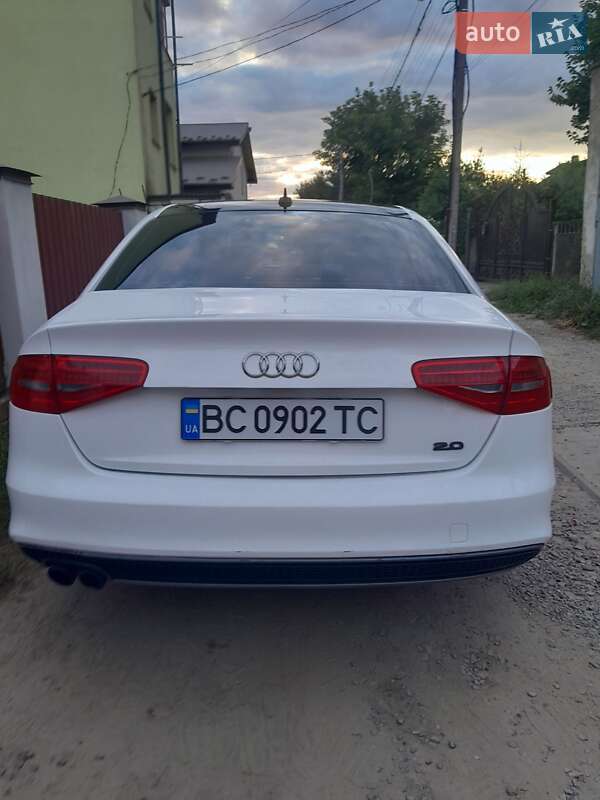 Седан Audi A4 2014 в Львове