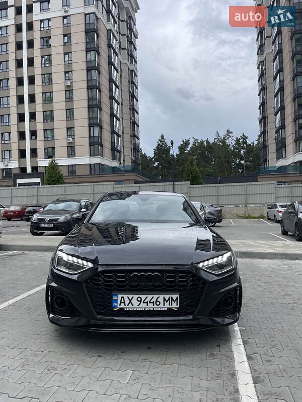 Седан Audi A4 2021 в 