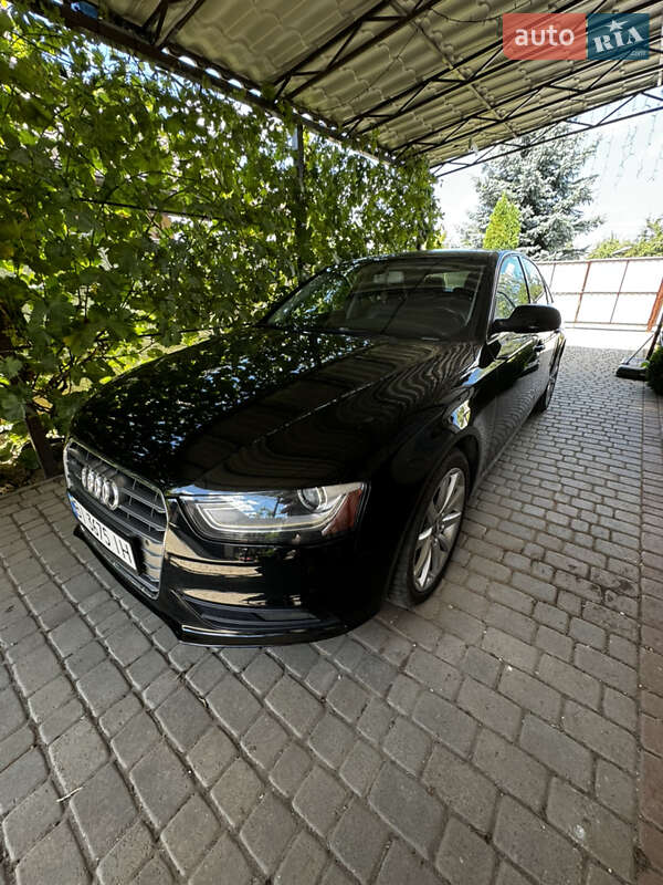 Седан Audi A4 2013 в Полтаве