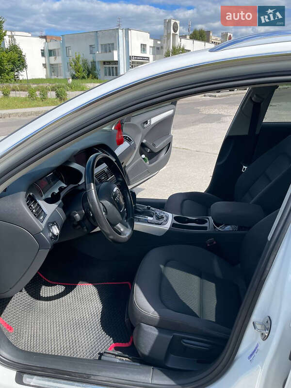 Универсал Audi A4 2010 в Вараше