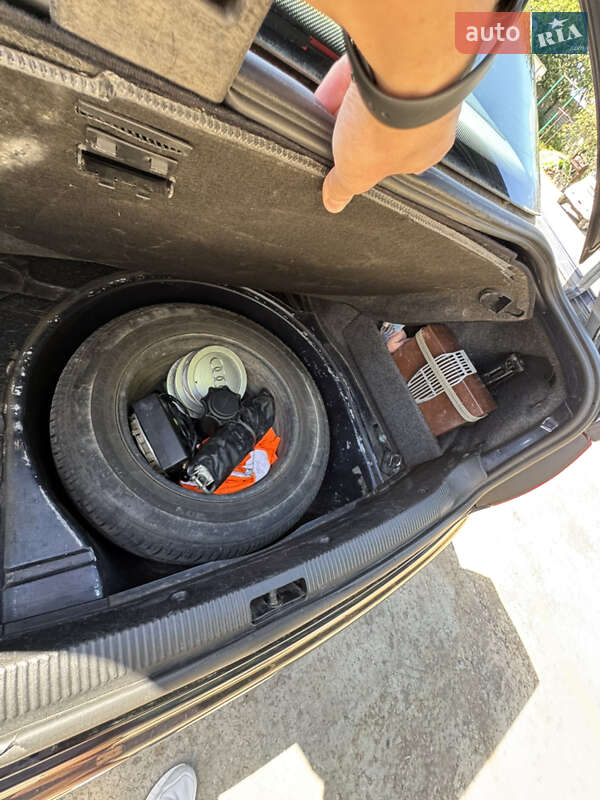 Седан Audi A4 1998 в Вараше