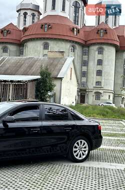 Седан Audi A4 2013 в Самборі