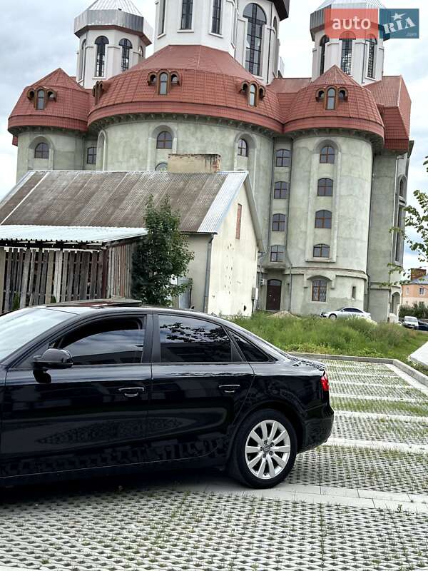 Седан Audi A4 2013 в Самборе