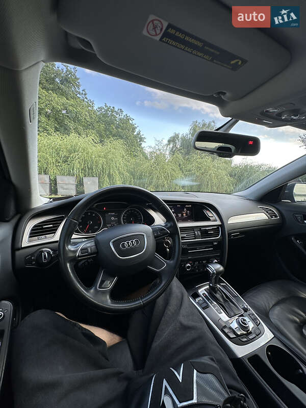 Седан Audi A4 2012 в Ивано-Франковске