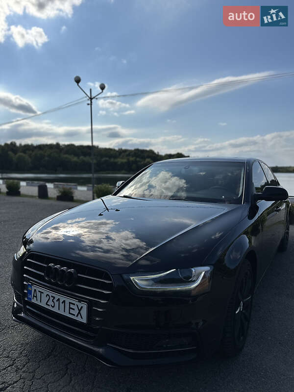 Седан Audi A4 2012 в Ивано-Франковске
