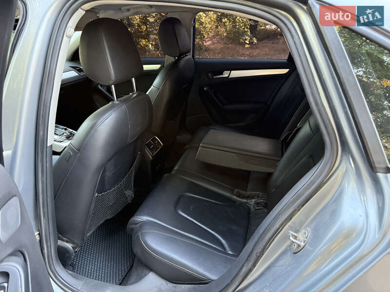 Седан Audi A4 2011 в Днепре