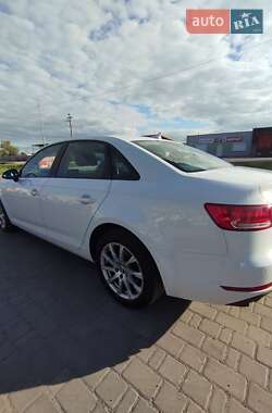 Седан Audi A4 2017 в 