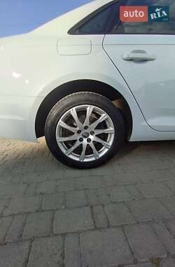 Седан Audi A4 2017 в 