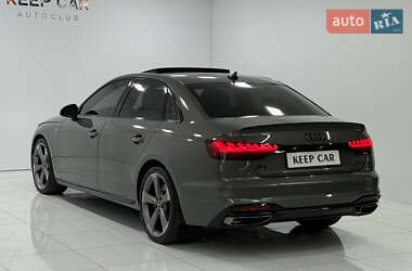 Седан Audi A4 2022 в 