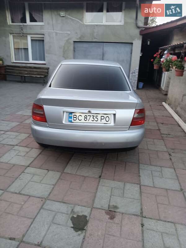 Седан Audi A4 1997 в Львове