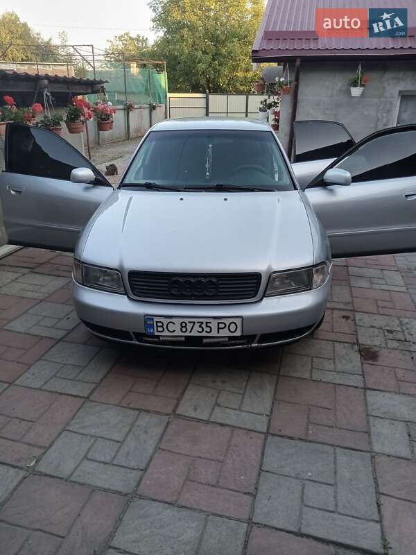 Седан Audi A4 1997 в Львове