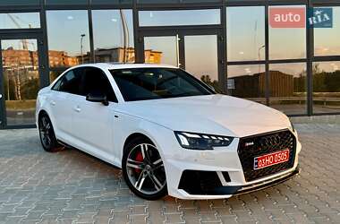 Седан Audi A4 2018 в 