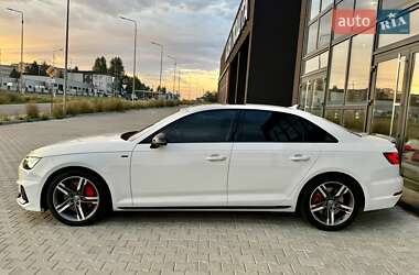 Седан Audi A4 2018 в 