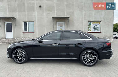 Седан Audi A4 2021 в 