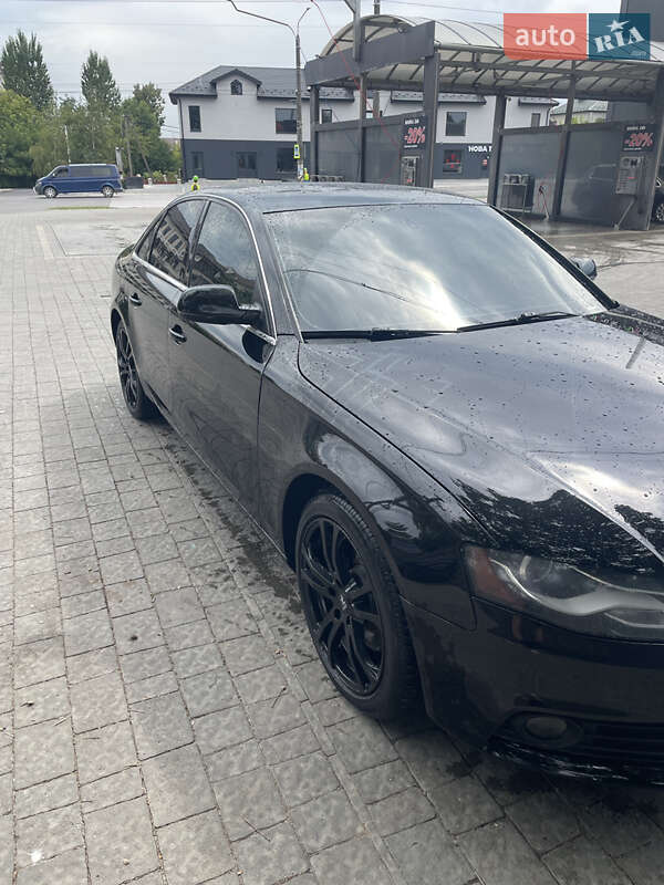 Седан Audi A4 2010 в Ивано-Франковске