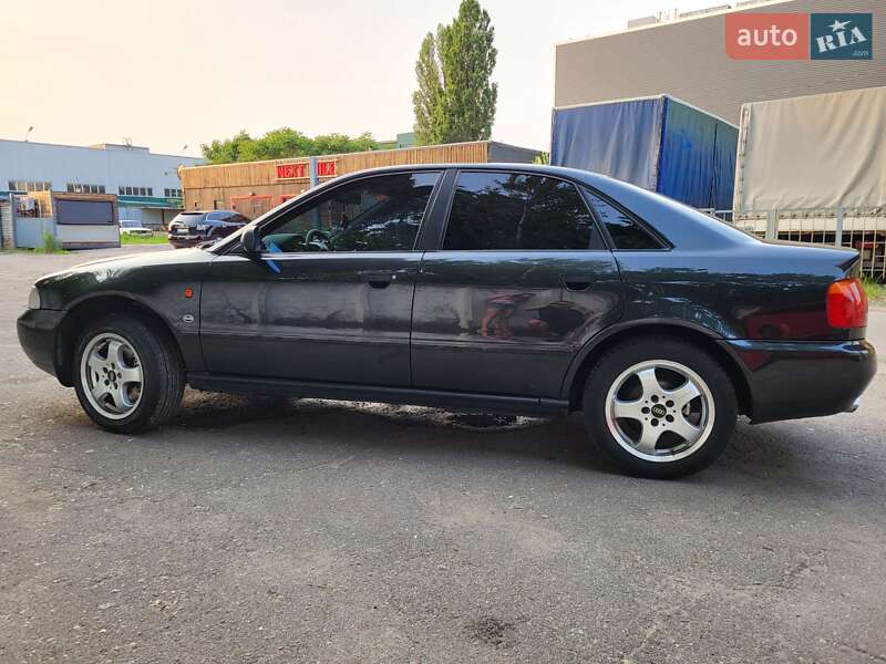 Седан Audi A4 1995 в Черкассах