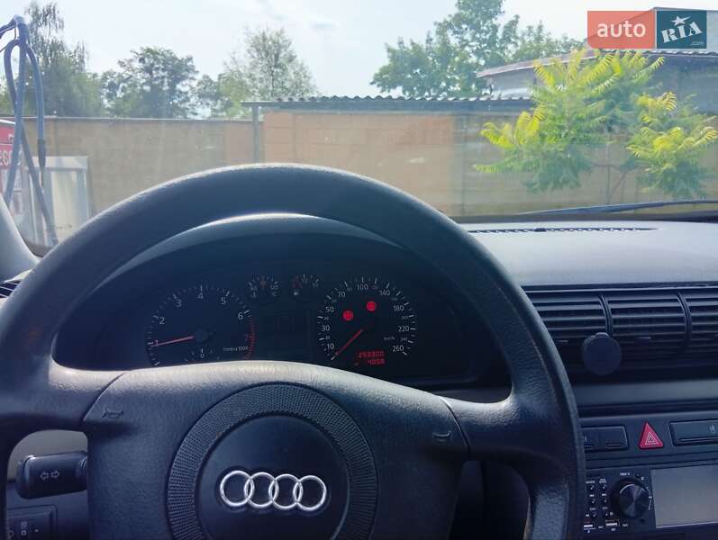 Седан Audi A4 1999 в Сарнах